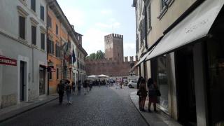 Castelvecchio, originariamente chiamato Castello di San Martino in Aquaro, è un castello di Verona attualmente adibito a ospitare il museo civico._5